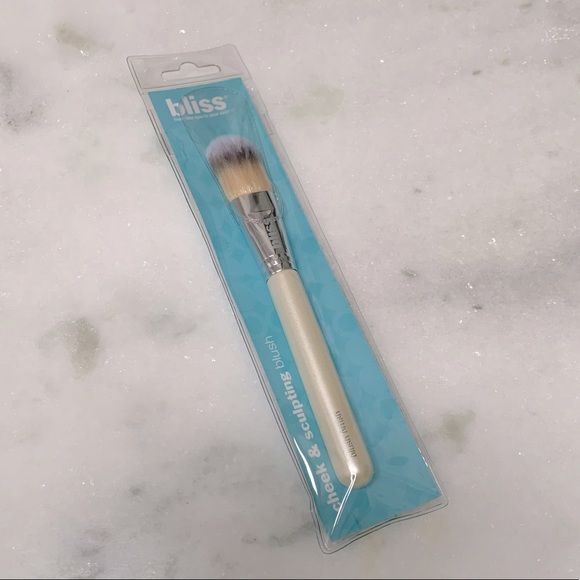 Bliss Cosmetics blush brush - Picture 3 of 3